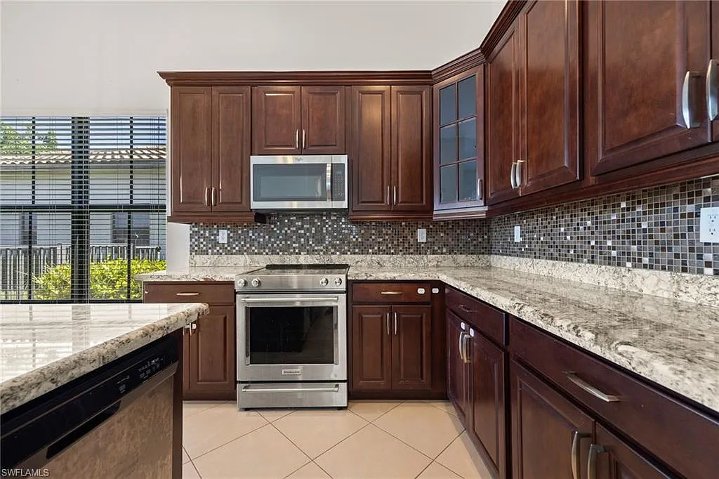 3 bed, 2.5 bath, 2104 sqft, $2,700 — Photo 2