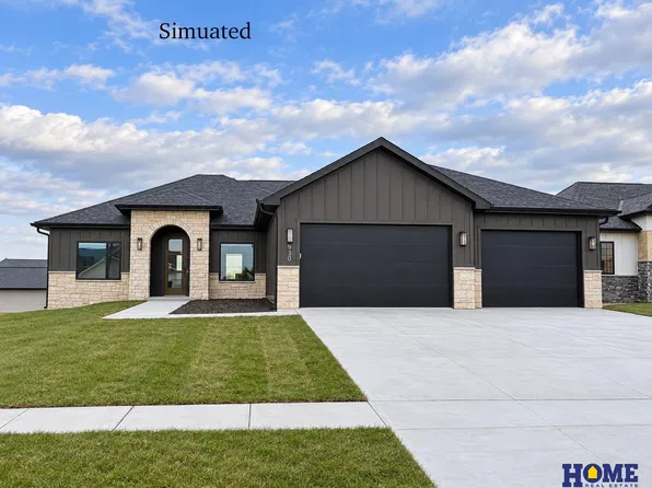 2605 S 102nd St, Lincoln, NE 68520