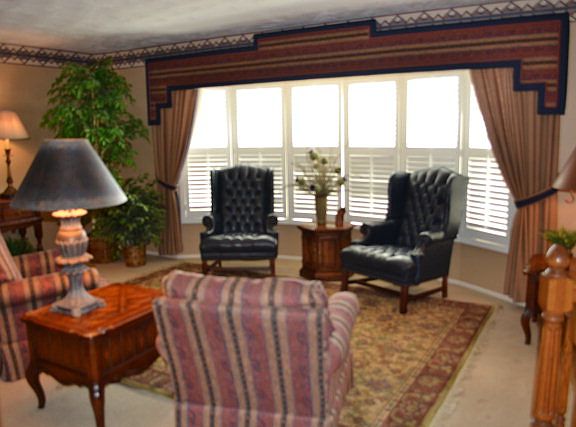 2nd image of 1711 Claremont Ln