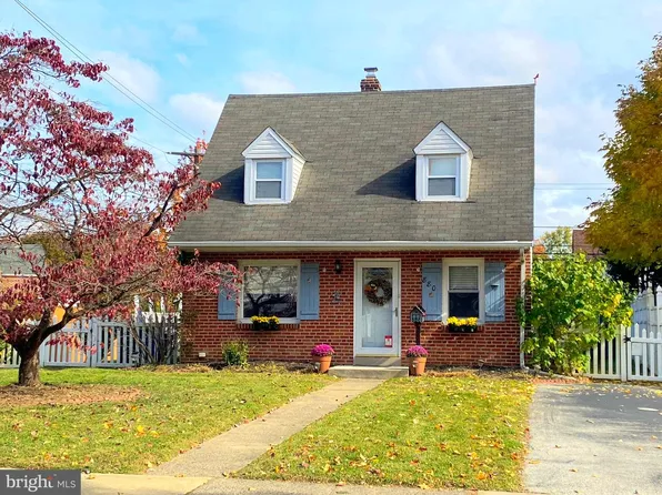 880 Quaint St, Secane, PA 19018