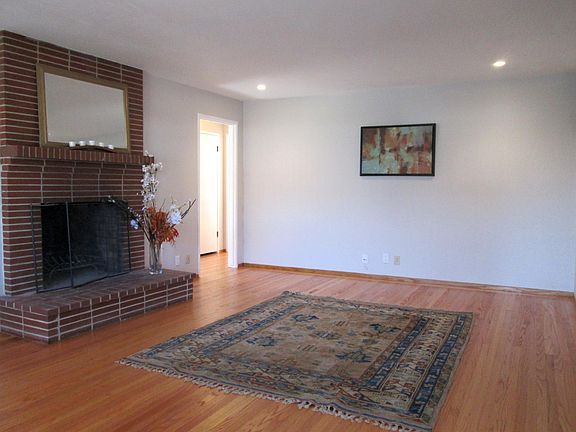 Fireplace and recessed lighting