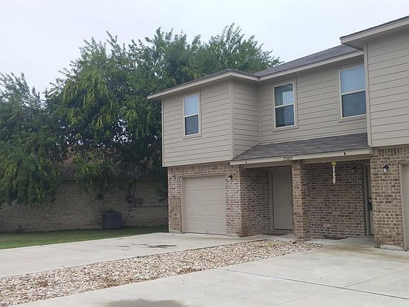 2nd image of 2507 Oak Ln #A