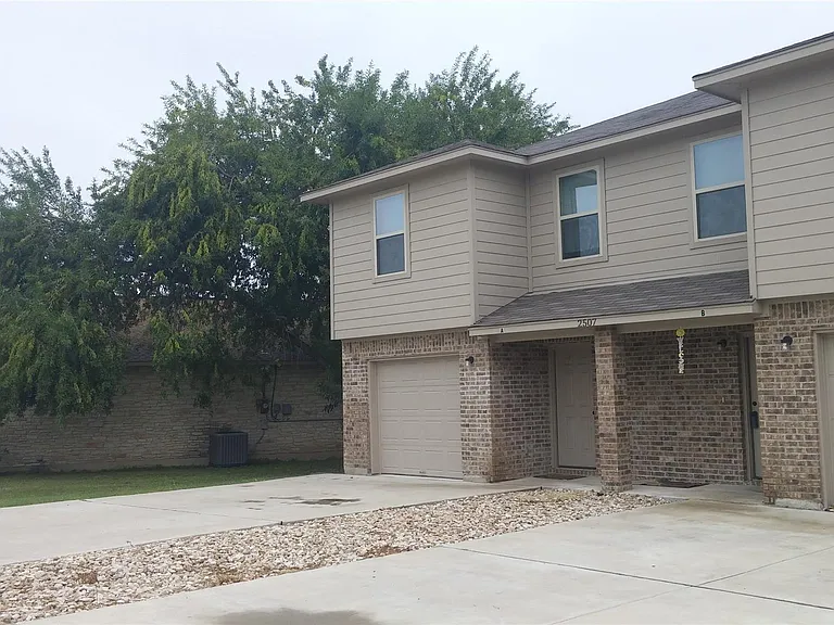 2507 Oak Ln #A — Photo 2