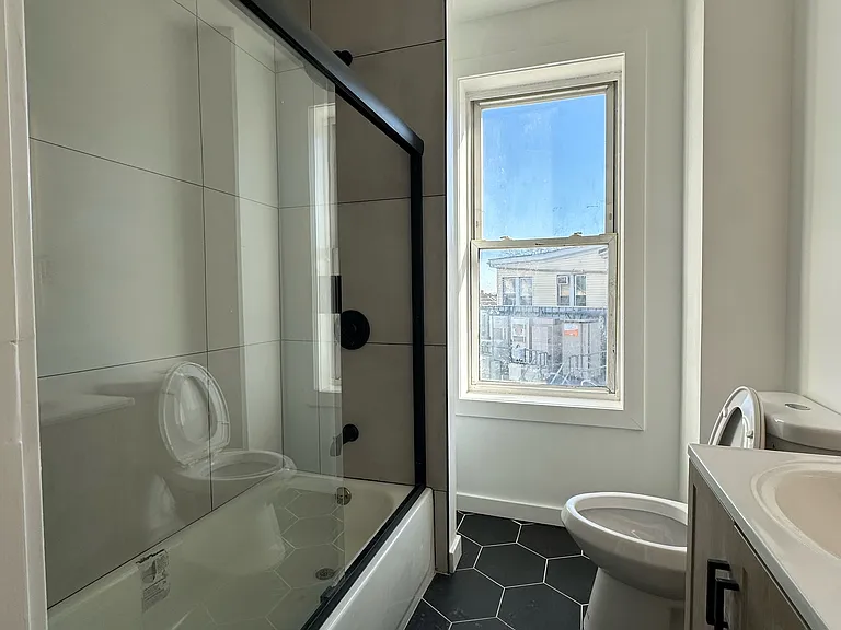 851 Madison Ave #3A — Photo 2