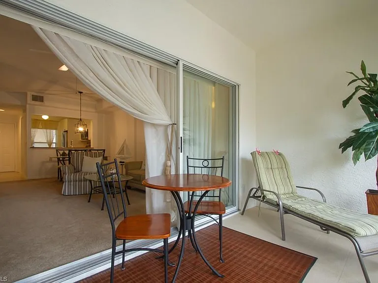1044 Woodshire Ln #B210 — Photo 7