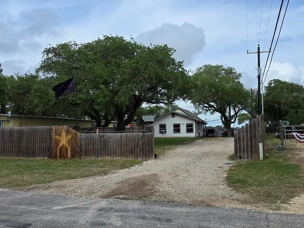 210 Sweet Bay St, Rockport, TX 78382