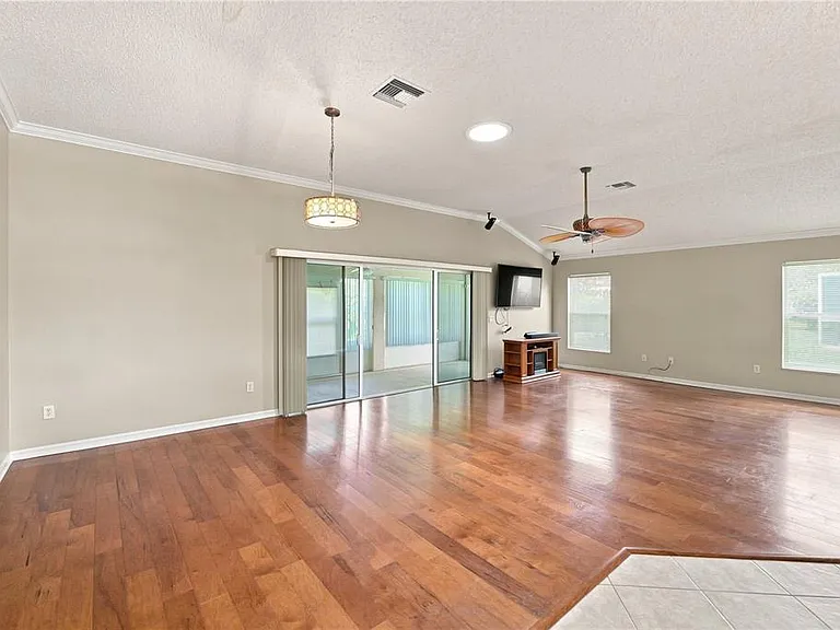 1304 De La Garza Pl — Photo 7
