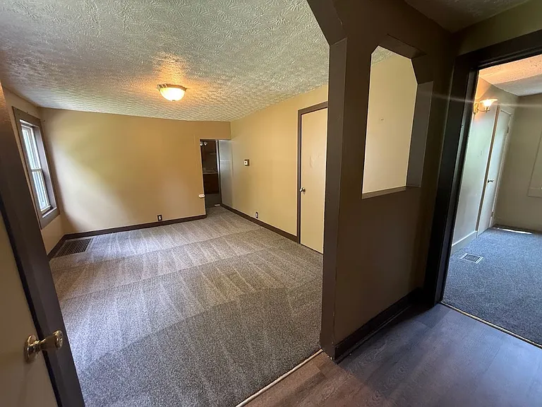 1617 Shirley Ave — Photo 2