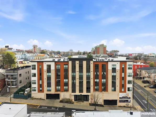 649 38th St #203, Union City, NJ 07087