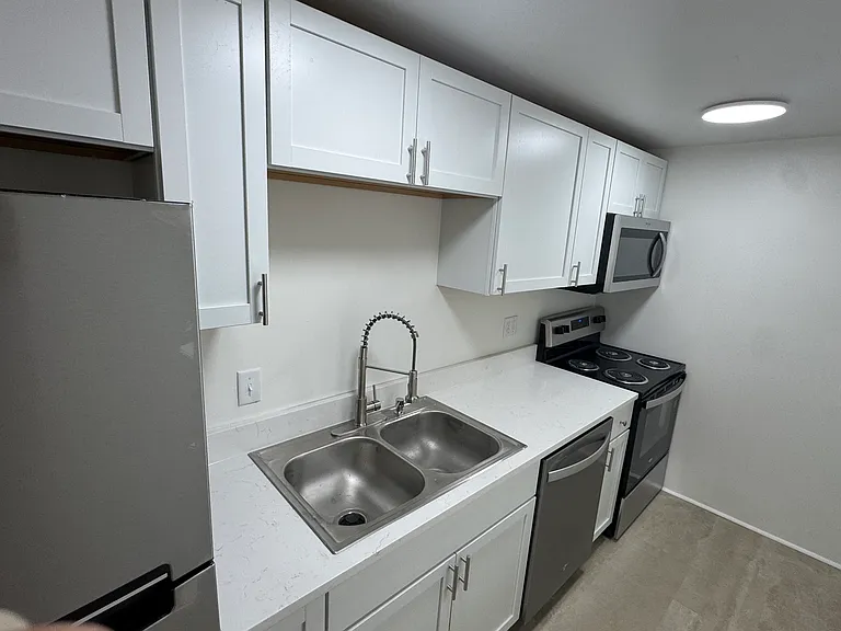 410 E 13th St #B — Photo 7