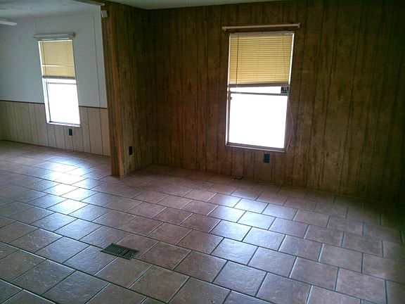dinning room/living room, tile floors