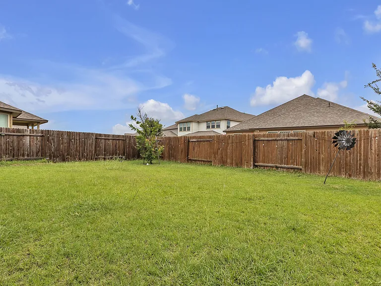 128 Kavanaugh St — Photo 22