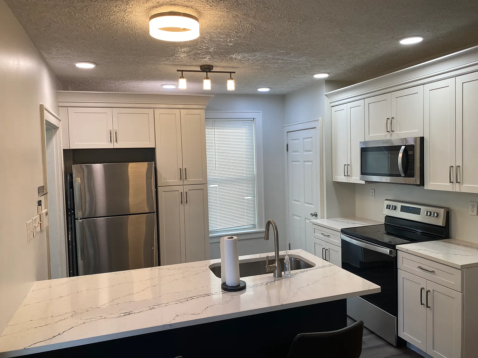 512 E Jenkins Ave — Photo 2
