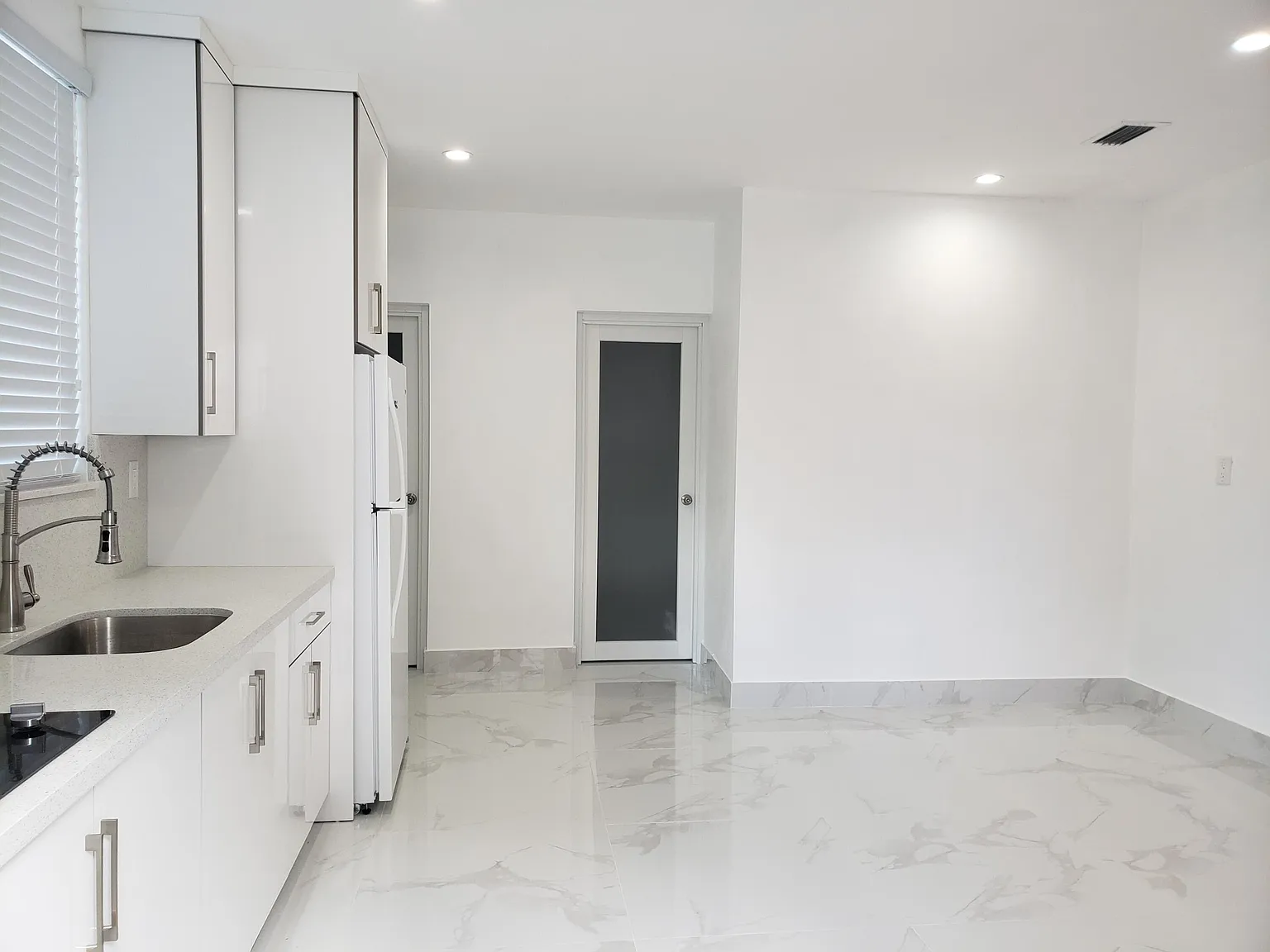 1 bed, 1.0 bath, 1971 sqft, $1,800 — Photo 1