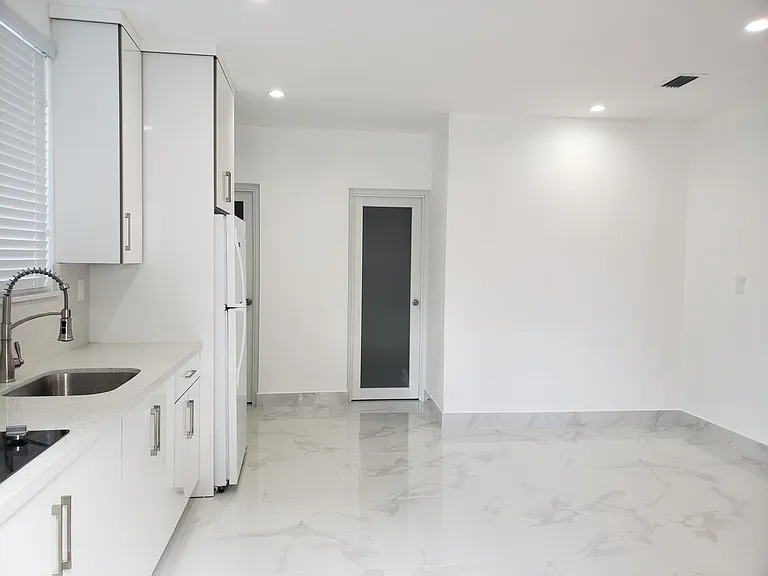 169 Corrine Pl — Photo 1