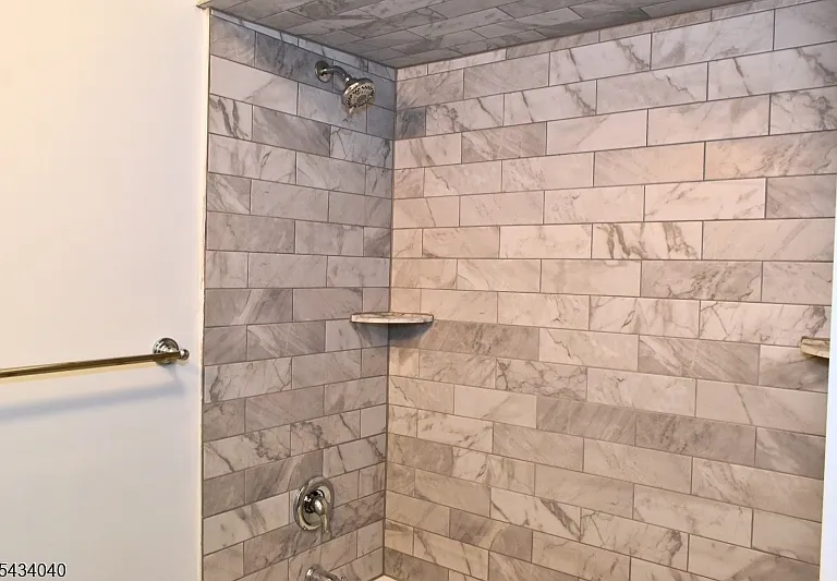 10 Garden Dr #2 — Photo 26