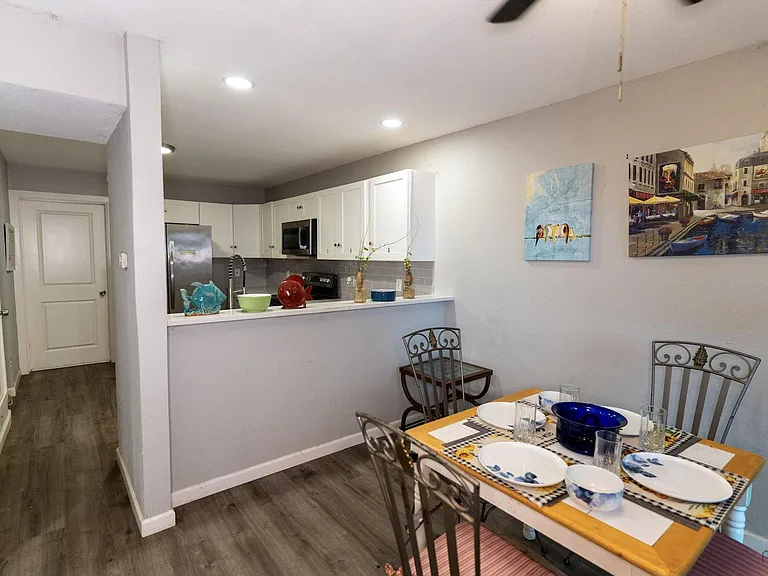 Las Brisas St — Photo 10