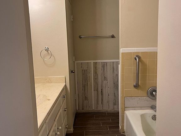 5th image of 3215 Oak Dale Dr
