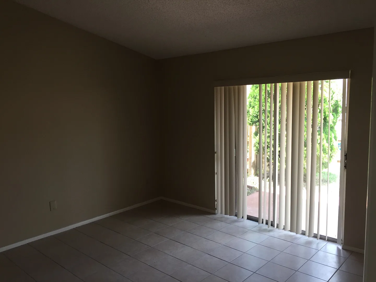 2 bed 2 bath with Fenced in backyard! — Photo 2