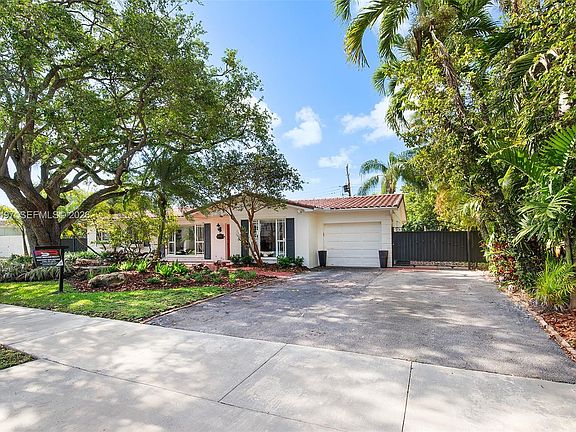 3rd image of 9370 SW 82nd St