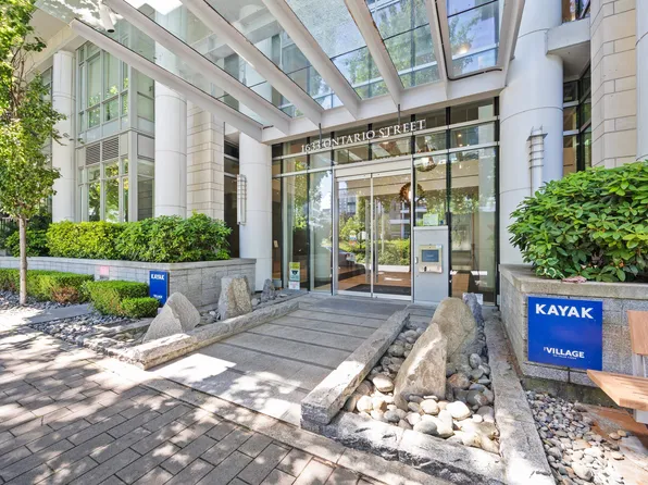 1633 Ontario St #806, Vancouver, BC V5Y 0C2