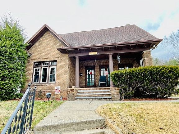 2nd image of 2233 Micklethwaite Rd