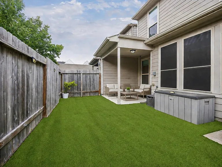 1821 Agoura Hills Dr — Photo 13