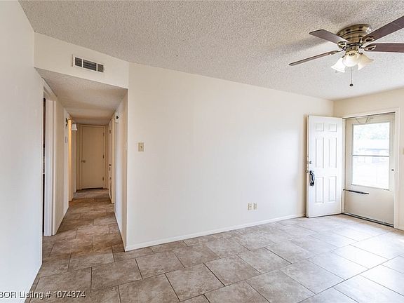 4th image of 418 S 43rd St