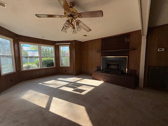 4th image of 2104 Patricia Dr