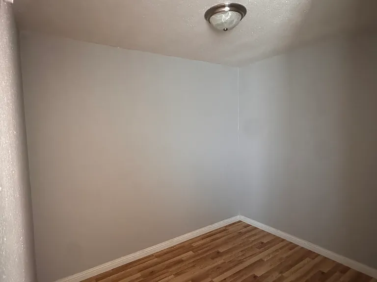 1341 E 4th St E — Photo 9