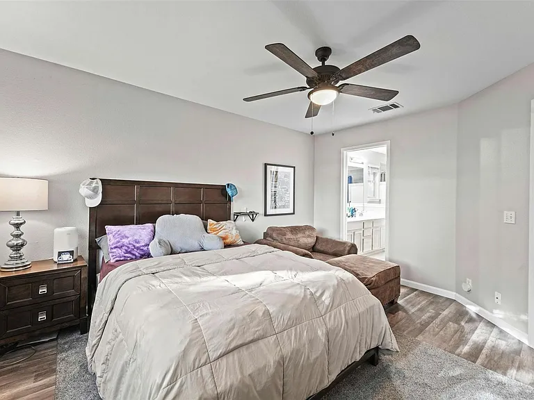 9000 Wellesley Dr — Photo 4