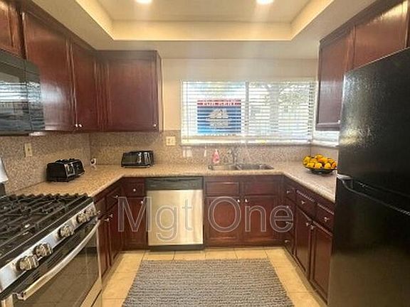 3rd image of 1767 Hoover Pl