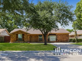 1806 Acosta St, Grand Prairie, TX 75051