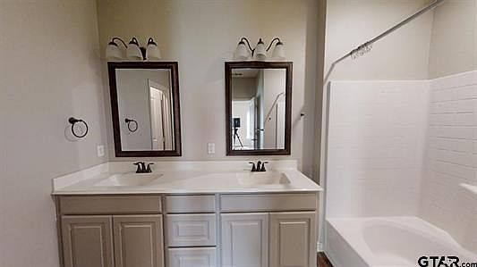 5th image of 5401 Briar Cove Dr #5401