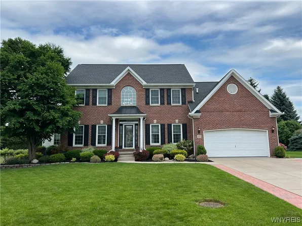 4205 Thornwood Ln, Williamsville, NY 14221