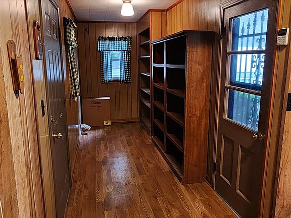 2nd image of 320 Carmen St