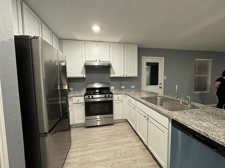 7010 Solar Rdg — Photo 10
