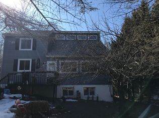 851 Country Place Dr, Tobyhanna, PA