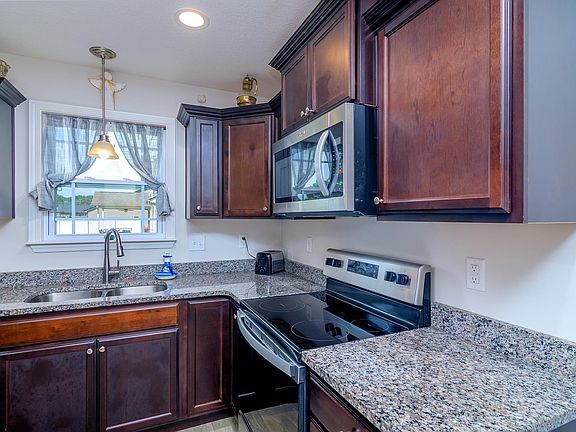 3rd image of 834 John Weaver Trce