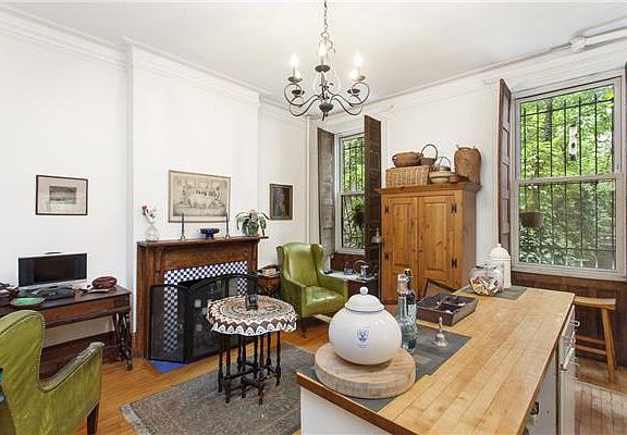 2nd image of 111 Manhattan Ave