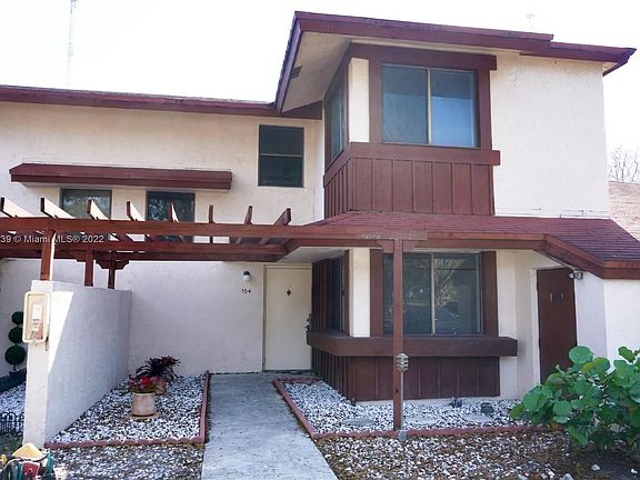 2nd image of 605 NW 210th St #10426