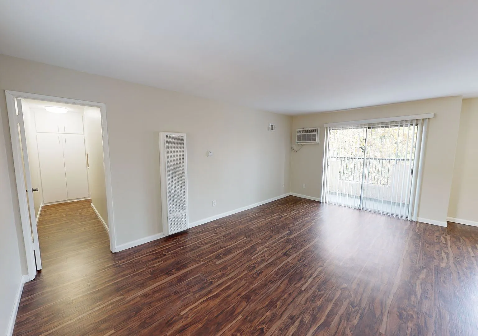 Royal Terrace Apartments — Photo 4