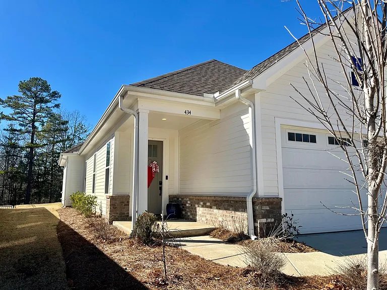 434 Live Oak Dr — Photo 1