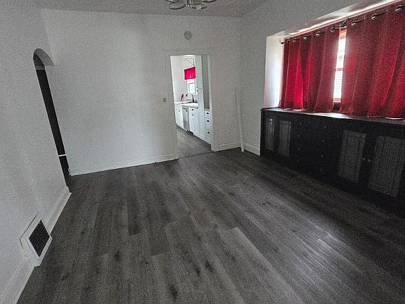 4th image of 528 Church St