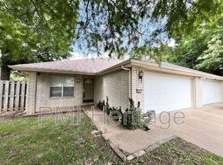 886 N Daisy Ln, Fayetteville, AR 72704