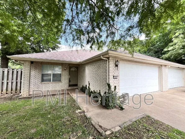 886 N Daisy Ln, Fayetteville, AR 72704