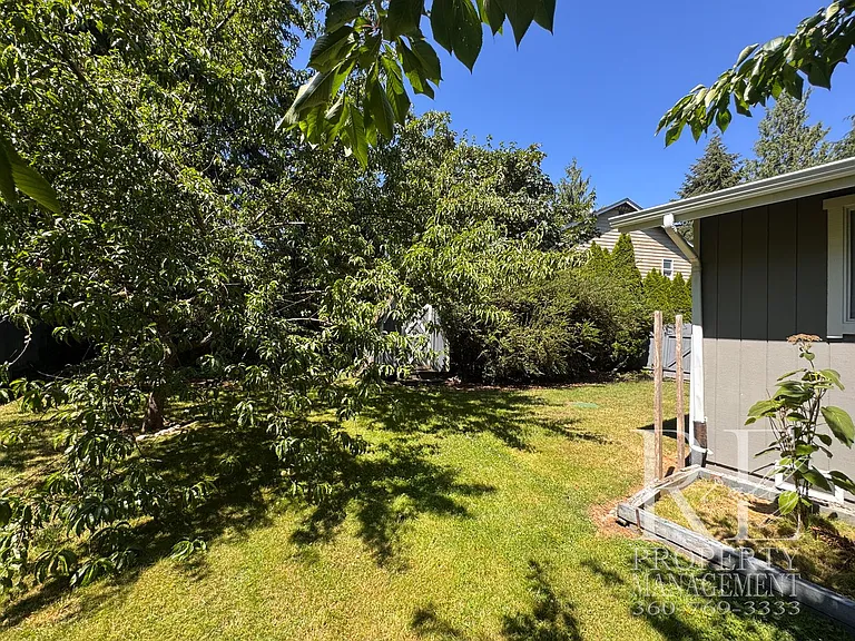 8240 NE Seawind Ave — Photo 25