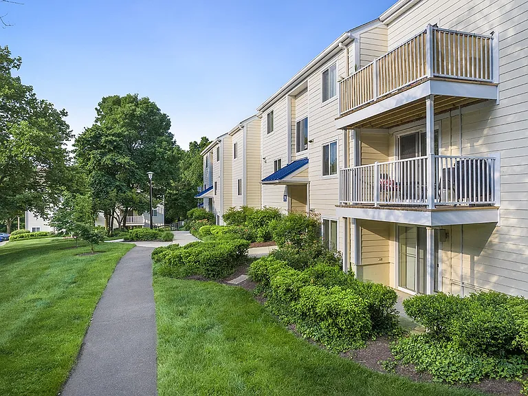 West Woods Apartments — Photo 17