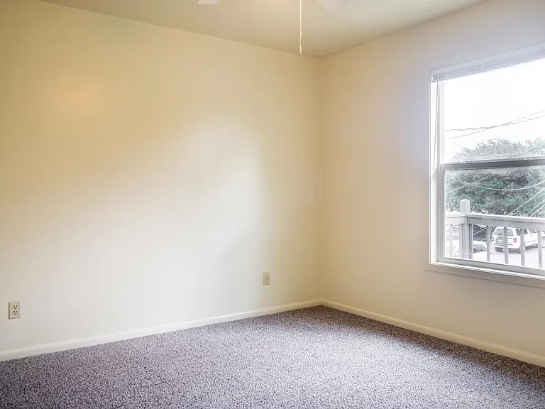 712 Wellesley Ct — Photo 6