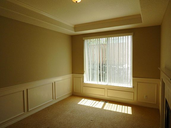 Main floor Bedroom/Office